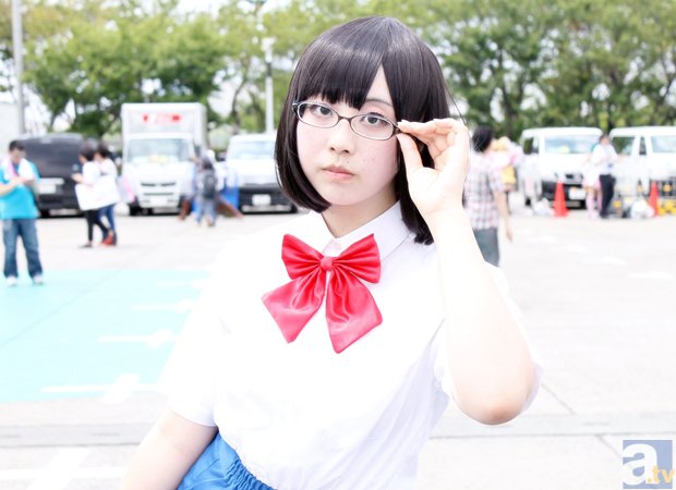 网友曝麦当劳员工炸薯条时玩手机：完美世界竞技平台官方下载